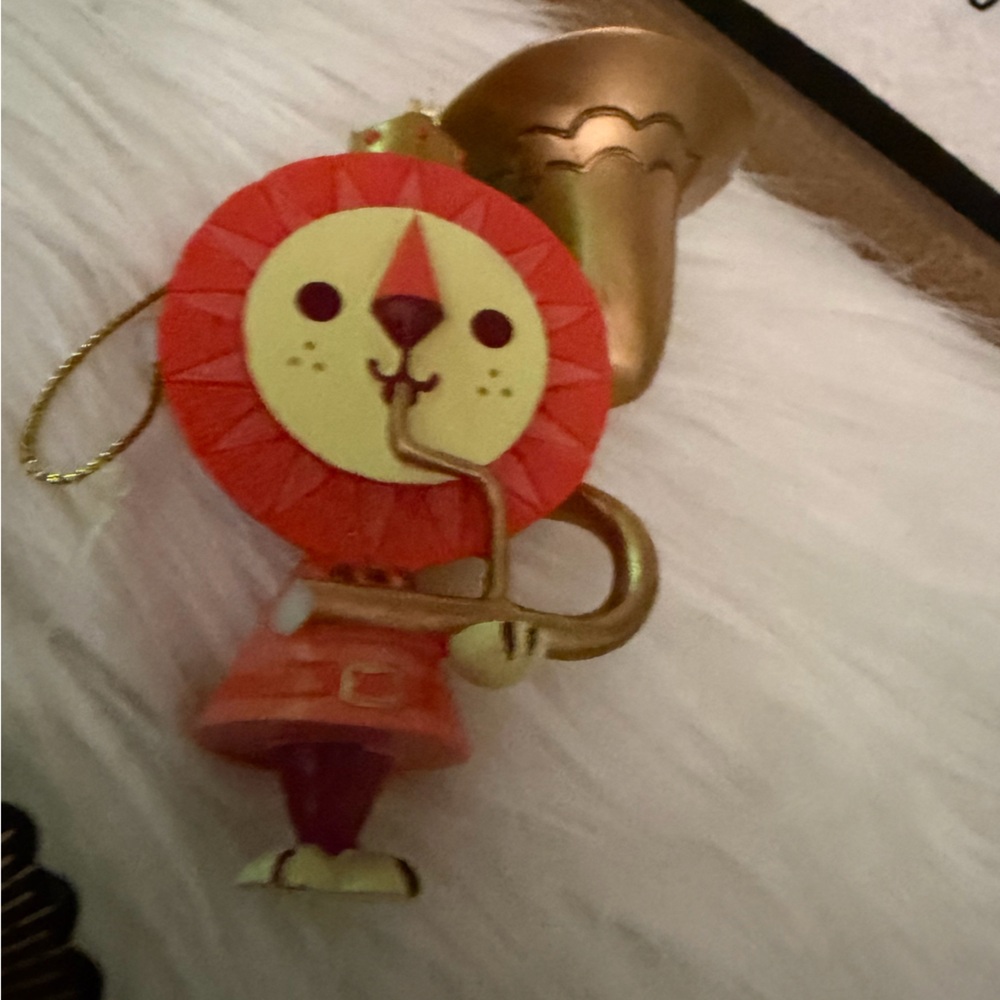Department 56 FAO Schwarz Lion Hanging Ornament - Picture 7 of 7